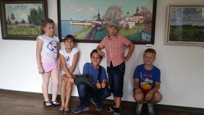 Ребята лагеря Hello, Summer в картинной галерее Союза Художников в Ногинске